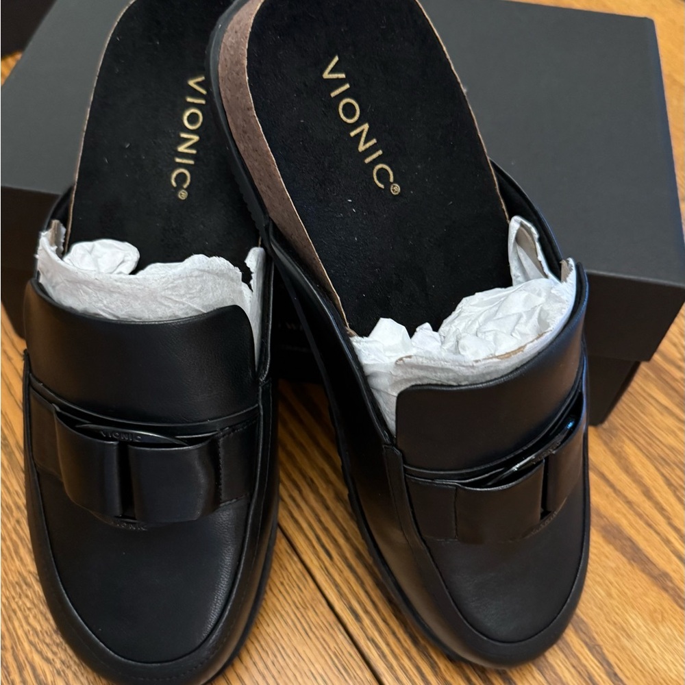 Vionic Women's Elegant Black Loafers